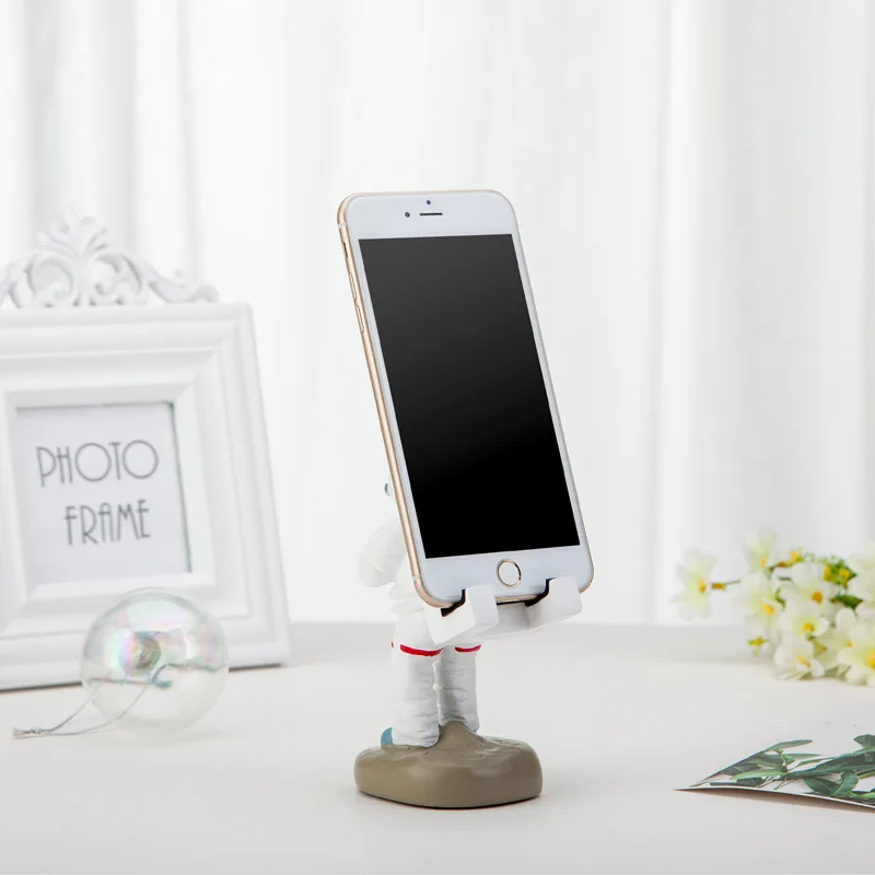 

Creative Astronaut Spaceman Mobile Phone Stand Desk Ornament Apple IPad Stand Creative Desktop Decoration Gifts Tablet Holder