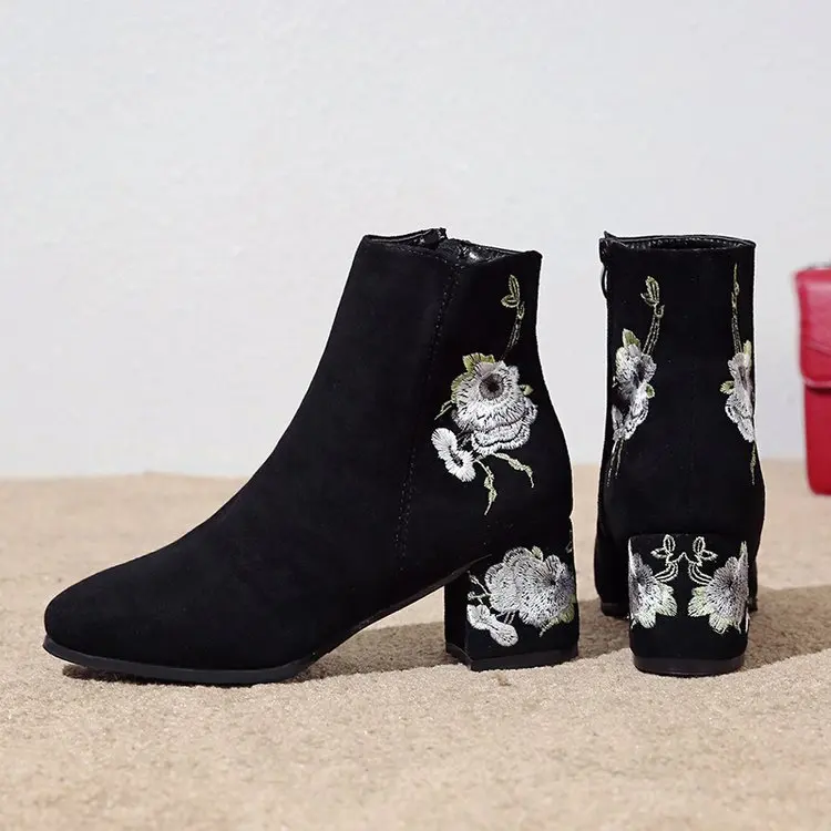 

Новые женские ботинки, Зимние Теплые ботильоны с вышивкой, винтажные популярные модные туфли-лодочки на квадратном каблуке с цветами, Женск...