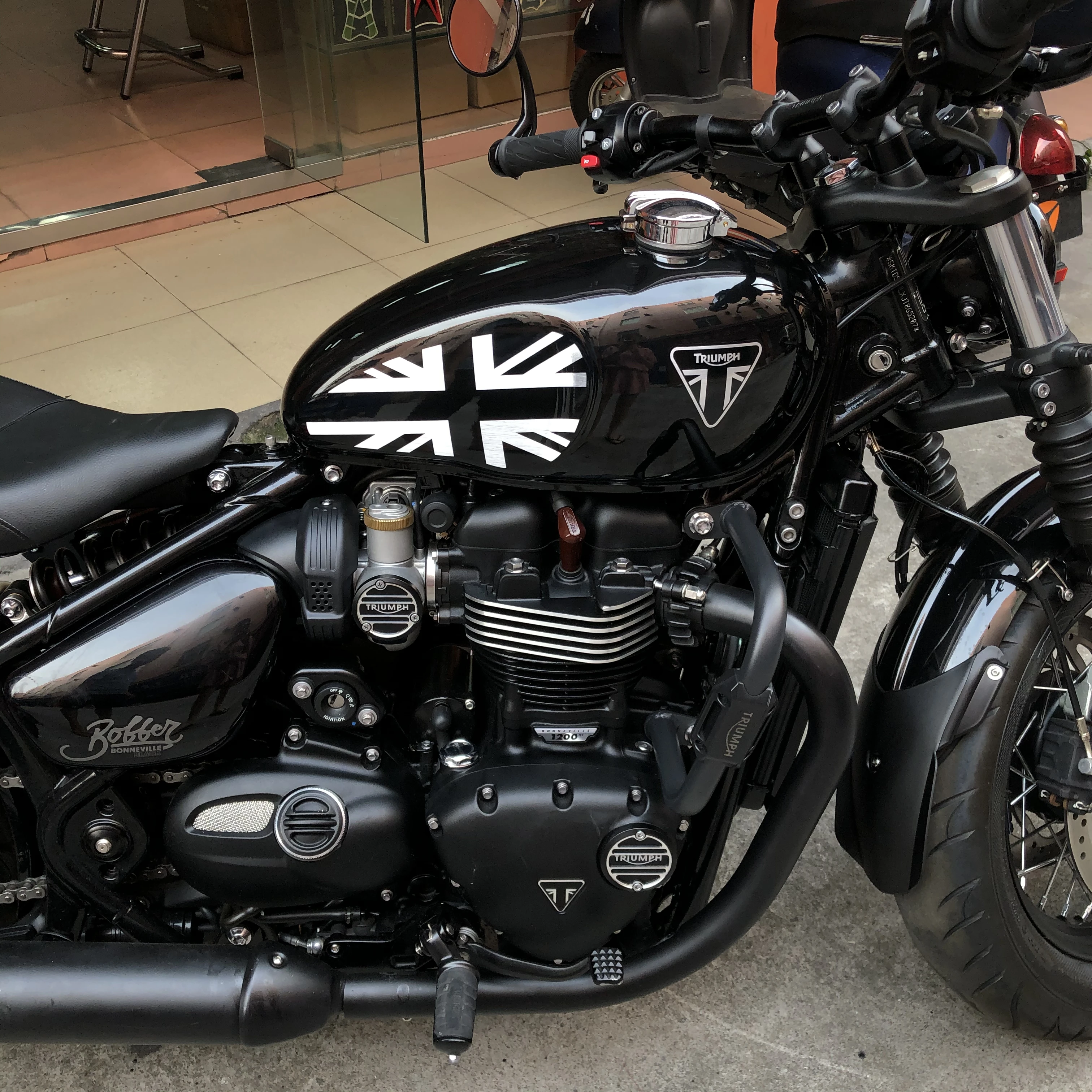Подходит для триумфа Ретро Локомотив Bonneville bobber черный TFC гоночный автомобиль