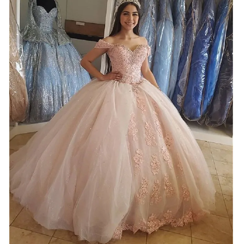 

Женское Пышное Платье с розовыми кристаллами, с коротким рукавом