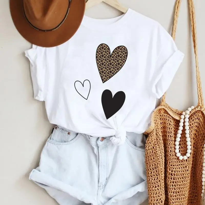 

Футболка женская летняя с принтом в виде горного леопарда и сердца