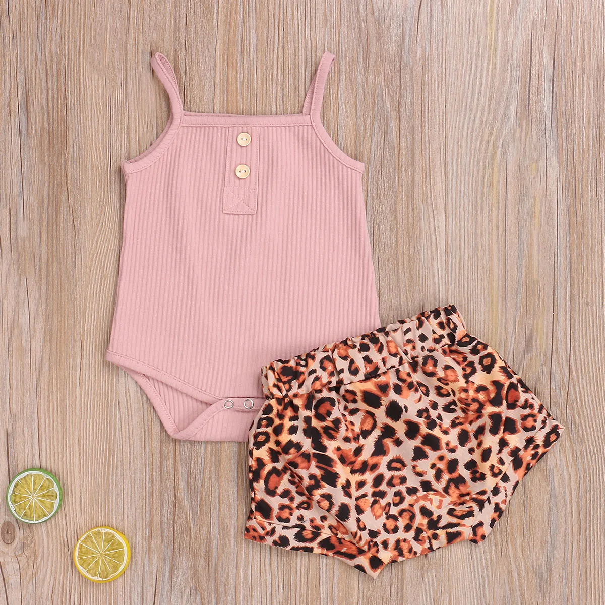 Комбинезон на пуговицах для новорожденных девочек + шорты с леопардовым принтом