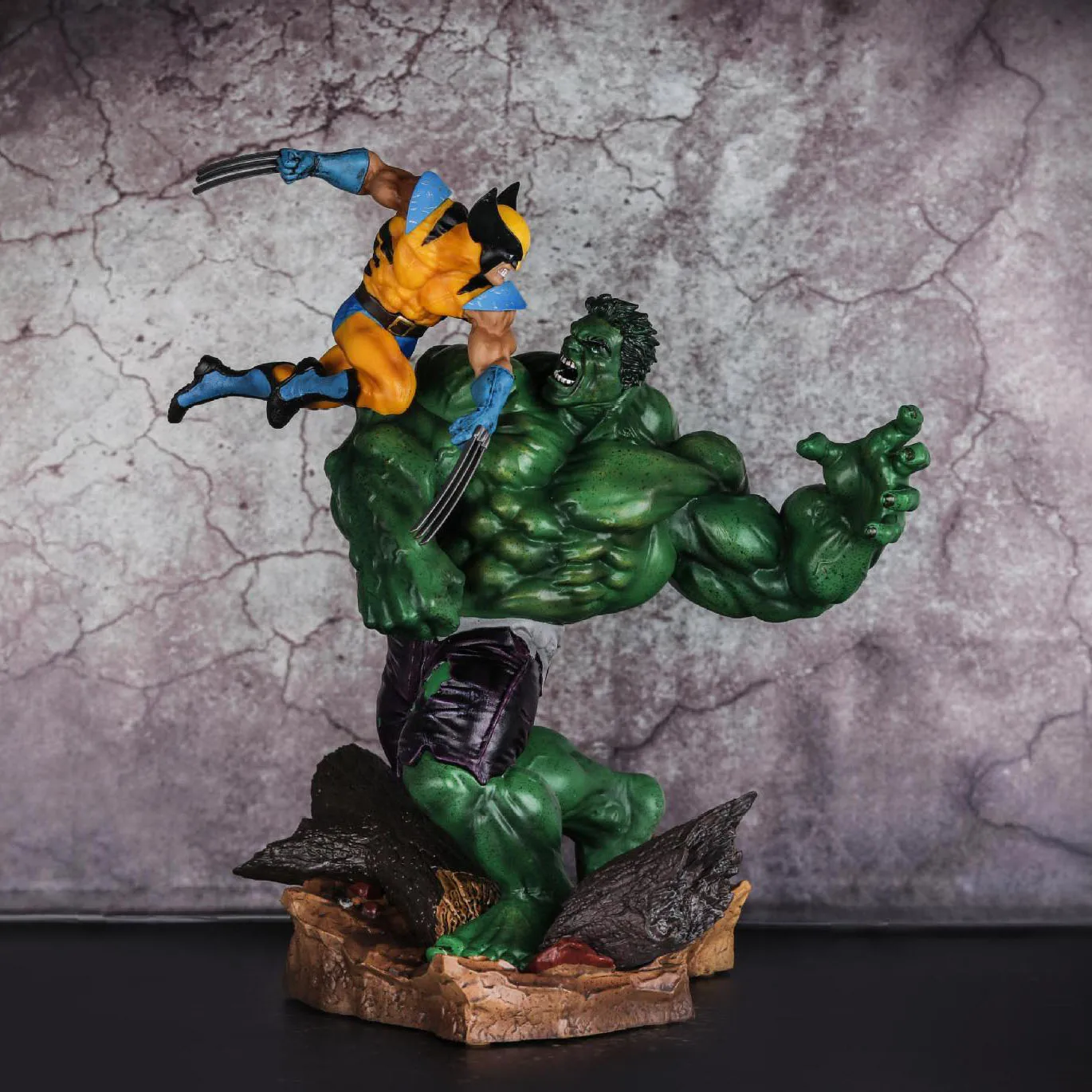 

Disney Marvel X-men Wolverine Vs Hulk Action Figure