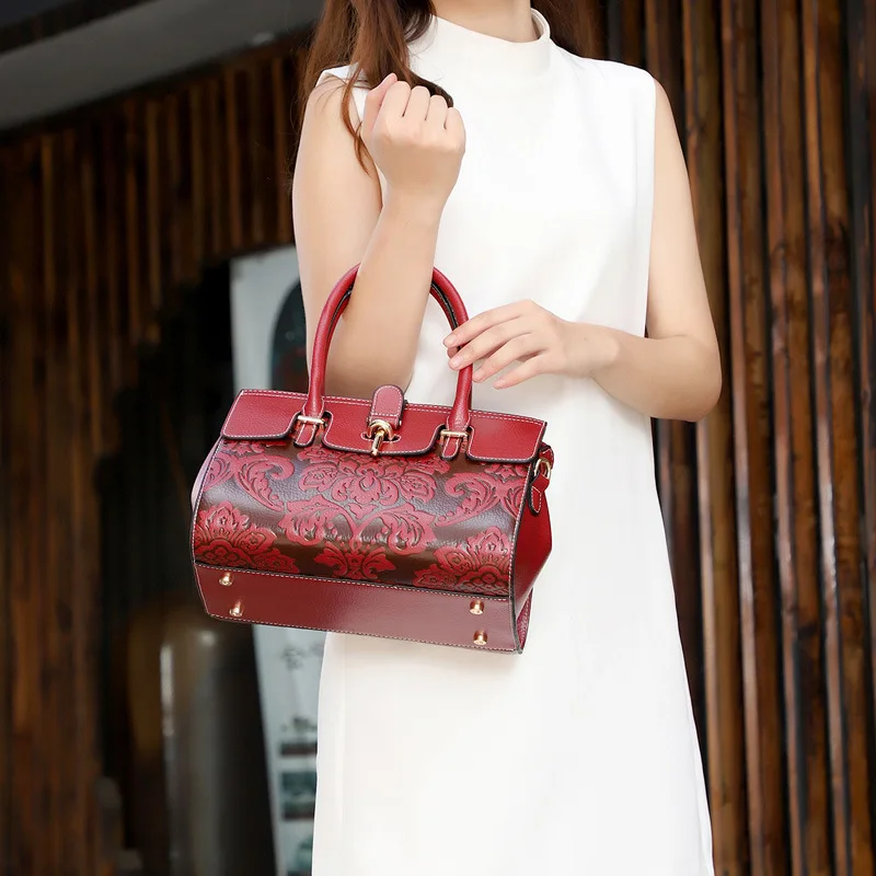 

Genuine Leather Creative Handbags New Retro Portable Wear-resistant And Breathable Women's Bag Embossed Lock Shoulder Bag LB093