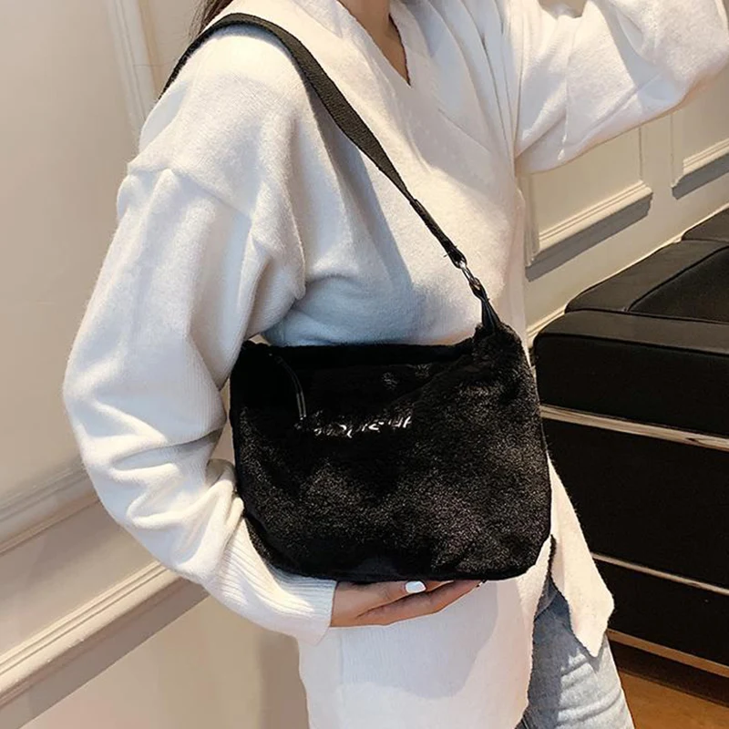 

Shoulder Bag Underarm Bag Female Women Bag Baguette Handbag Purse Velvet Furry Fashion 2021 New Trend Simple All-match Zipper