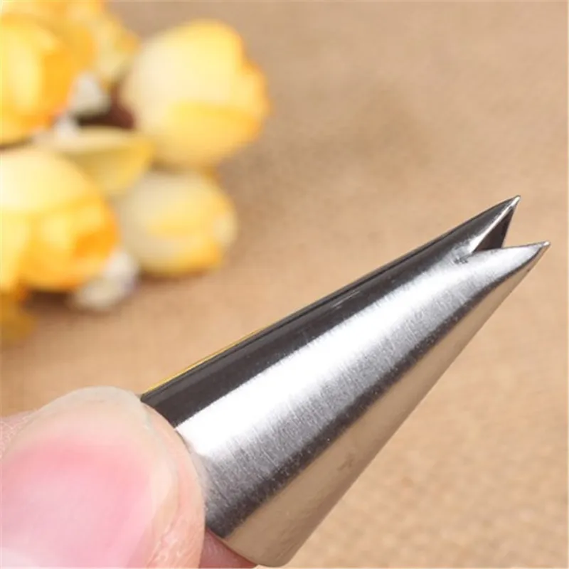 

352# Leaf Nozzles Icing Piping Tips Pastry Tool Stainless Steel Cream Cupcake Cake Decorating Baking Molds