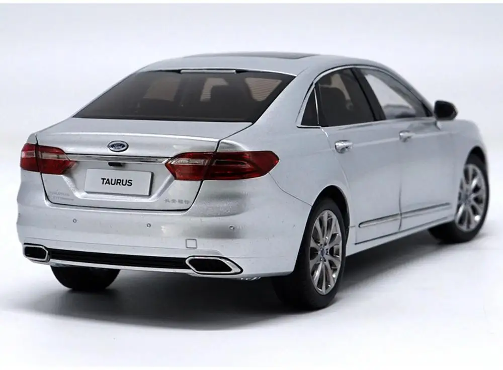 1/18 весы Ford Телец 2015 Серебряный литья под давлением модели автомобиля игрушки