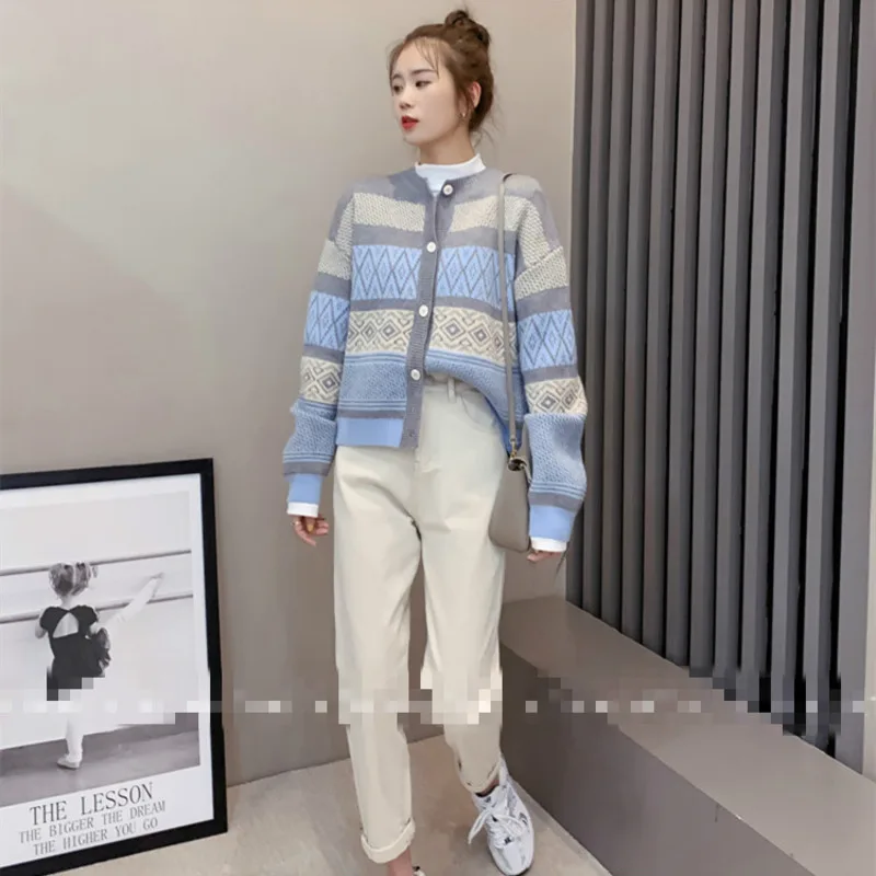 Женский свитер с круглым вырезом коричневый кардиган на пуговицах длинными