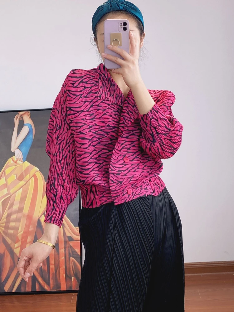 

Changpleat 2021 autumn new female print short coat Miyak fold Fashionable Loose Large Size Thin Leopard Print Jacket tied