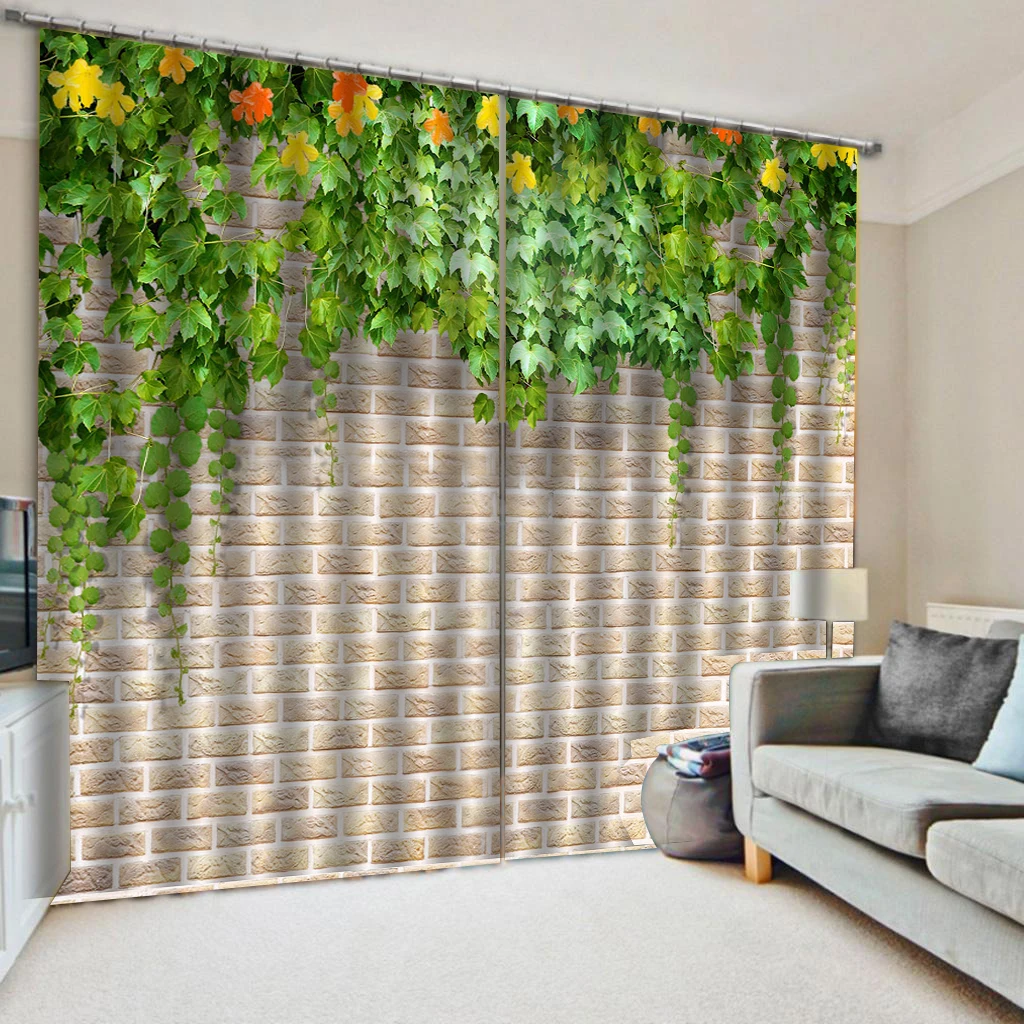 Весенние занавески с зеленой травой листьями кирпичной стеной окнами для