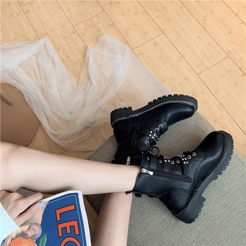Женские ботильоны черного цвета с заклепками женские узкие полосы на молнии