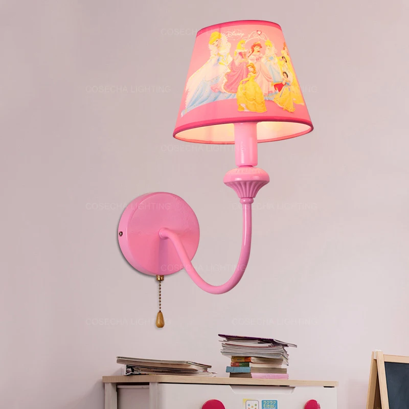 Настенный светильник для детской комнаты с тканевым оттенком