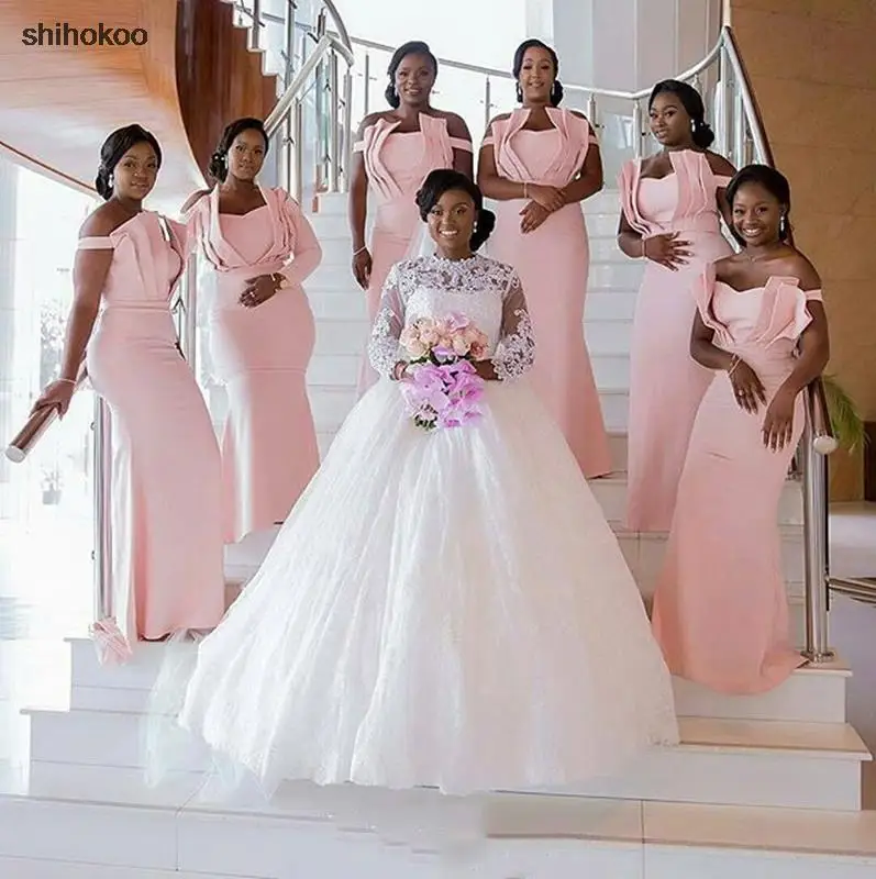 Платье подружки невесты розовое с юбкой-годе плиссированное открытыми плечами