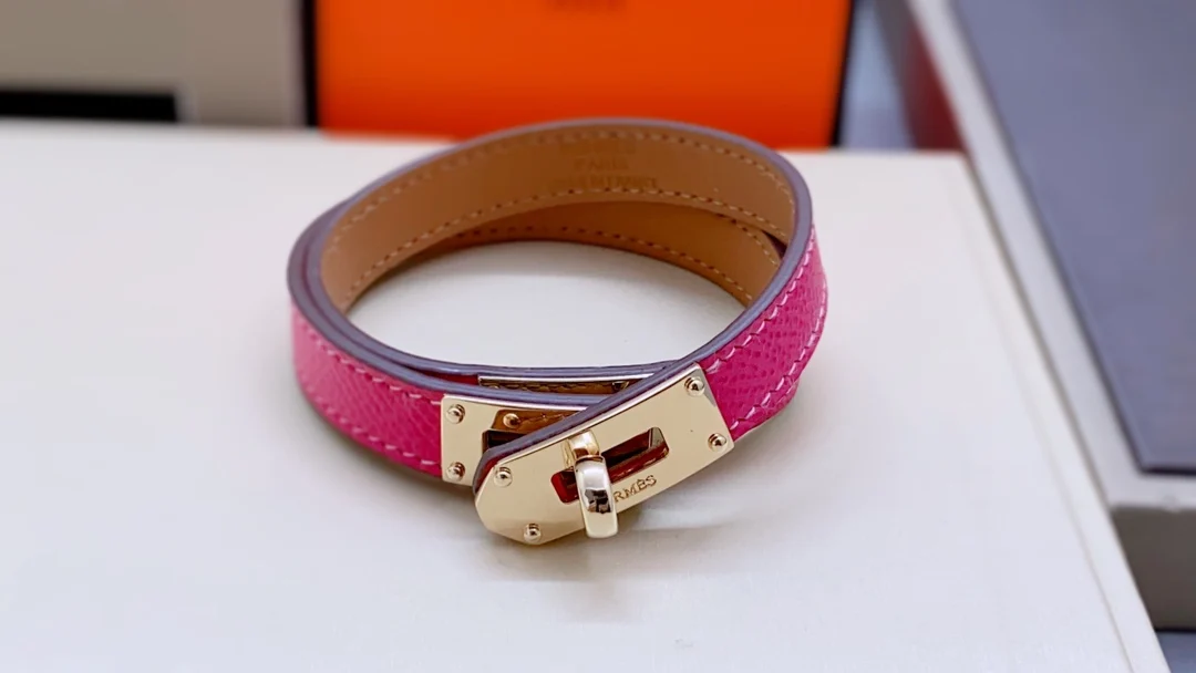 

Classic tree pattern single-sided cross leather bracelet, gold buckle leather, a variety of colors available, fashion