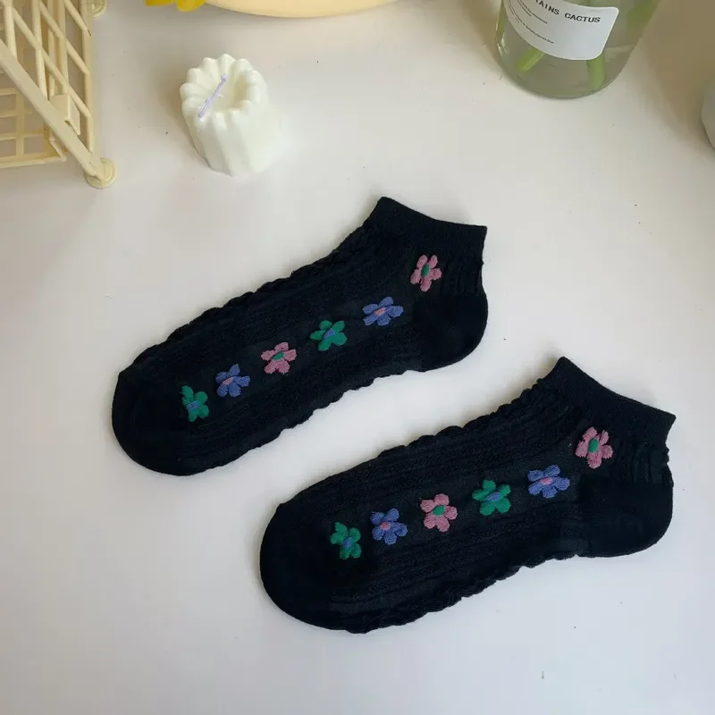 

Vertical Stripes Small Flower Embroidery Socks Spring and Summer New Fashion Ladies Pure Cotton Boat Socks Retro Twist Socks