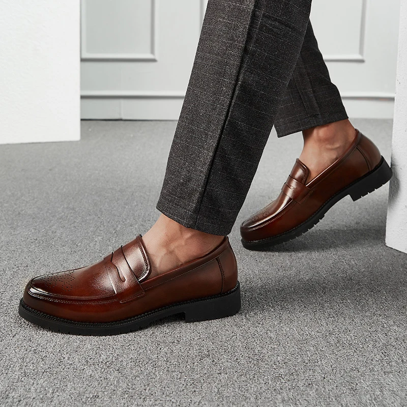 Фото 2022 Luxury Brand Penny Loafers men Casual shoes Slip on Leather Dress big size 38-46 Brogue Carving loafer Driving party Обувь 2022 Luxury Brand Penny Loafers men Casual shoes Slip on Leather Dress big size 38-46 Brogue Carving loafer Driving party Обувь