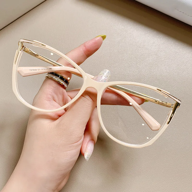 Купи New Blue Blocking Women Reading Glasses with Cat Eyes Frame Design Vintage and Fashion Anti Blue-Ray for Young Ladies за 672 рублей в магазине AliExpress