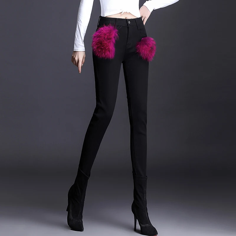 

Женские бархатные джинсы с высокой талией, новинка 2021, осенне-зимние эластичные джинсовые брюки стрейч черного цвета с помпоном из натураль...