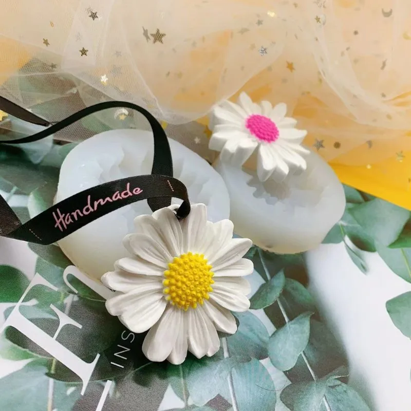 

2022 New Small Daisy Aroma Gypsum Silicone Mold Diy Soap Scented Candle Handmade Silicone Mold Pottery Handmade Art Accessories
