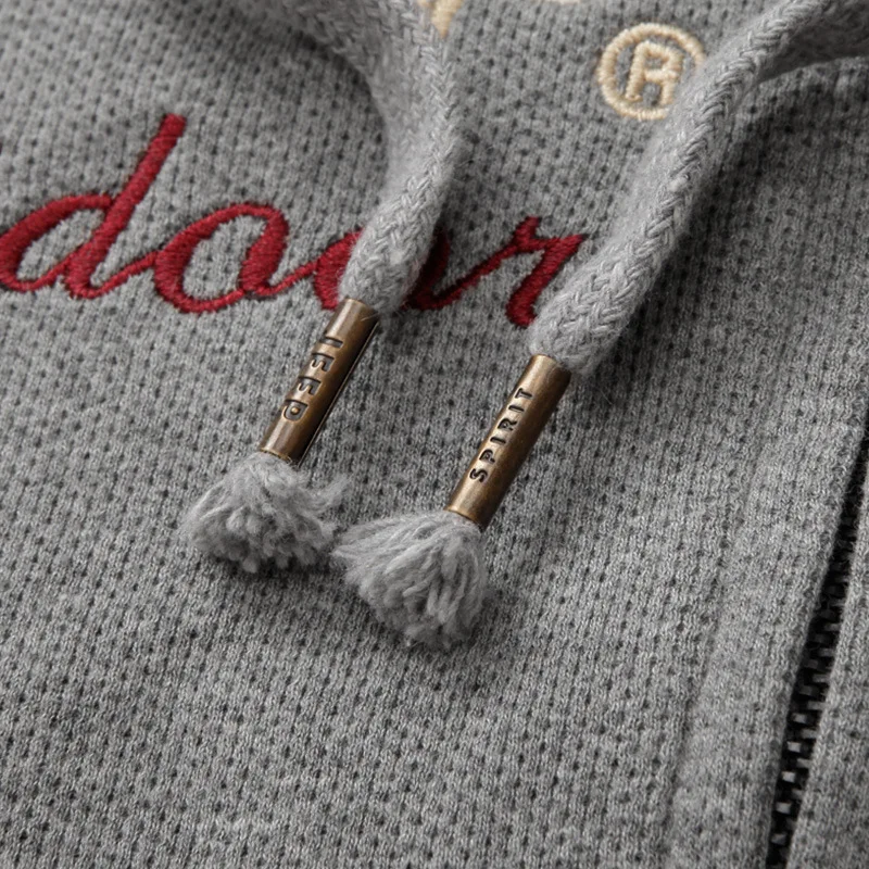 

Hoodies & Sweatshirts