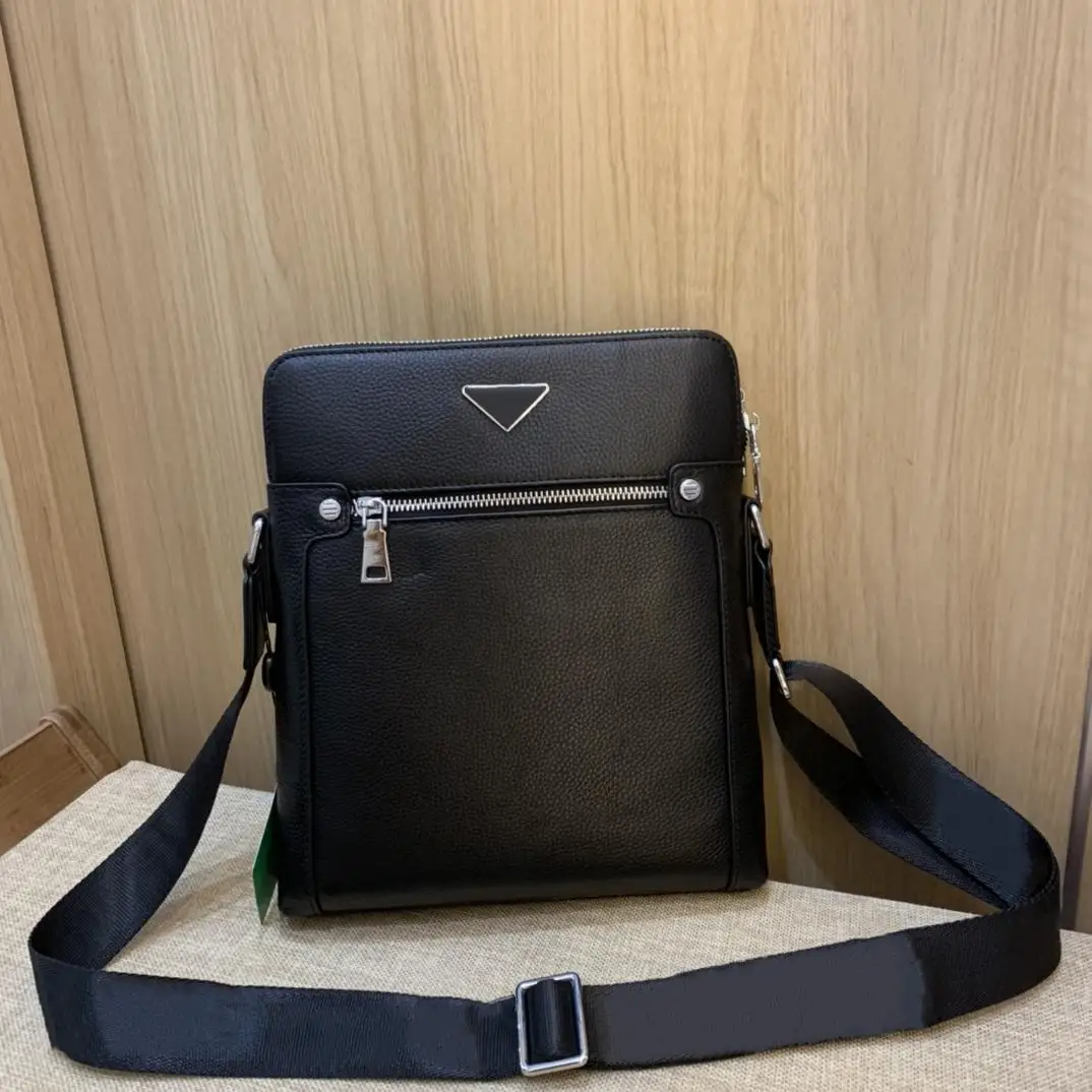 2021 men Ladies black leather crossbody underarm bag casual simple shopping travel single backpack