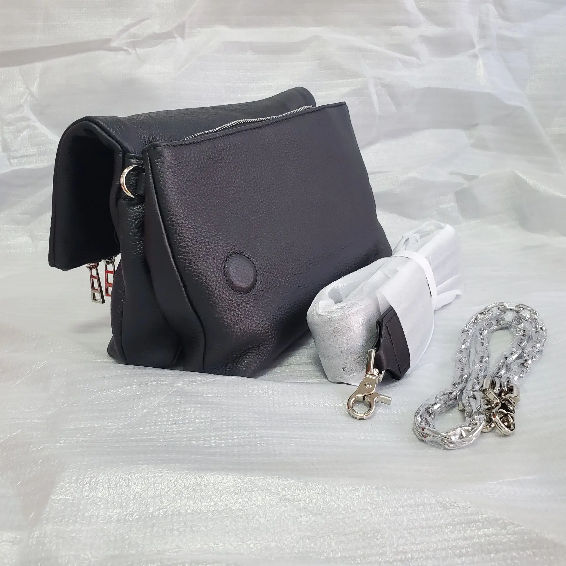 

В наличии, настоящая кожа, модные индивидуальные Украшенные крыльями цепи, красные на одно плечо