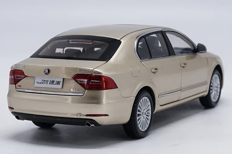 1:18 Skoda Superb сплав модель автомобиля статические металлические модельные автомобили оригинальная коробка для коллекции подарков