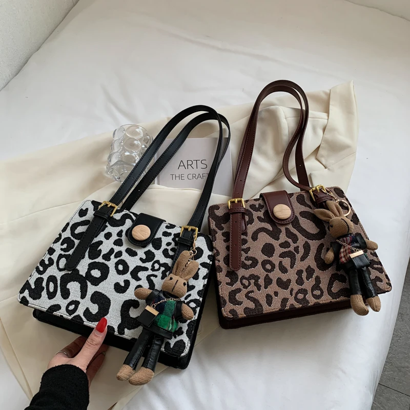 

Новинка 2021, модная сумка через плечо, Женский тканый материал, кролик, кукла, подвеска, Зебра, принт, застежка-молния, Женская милая стильная ...