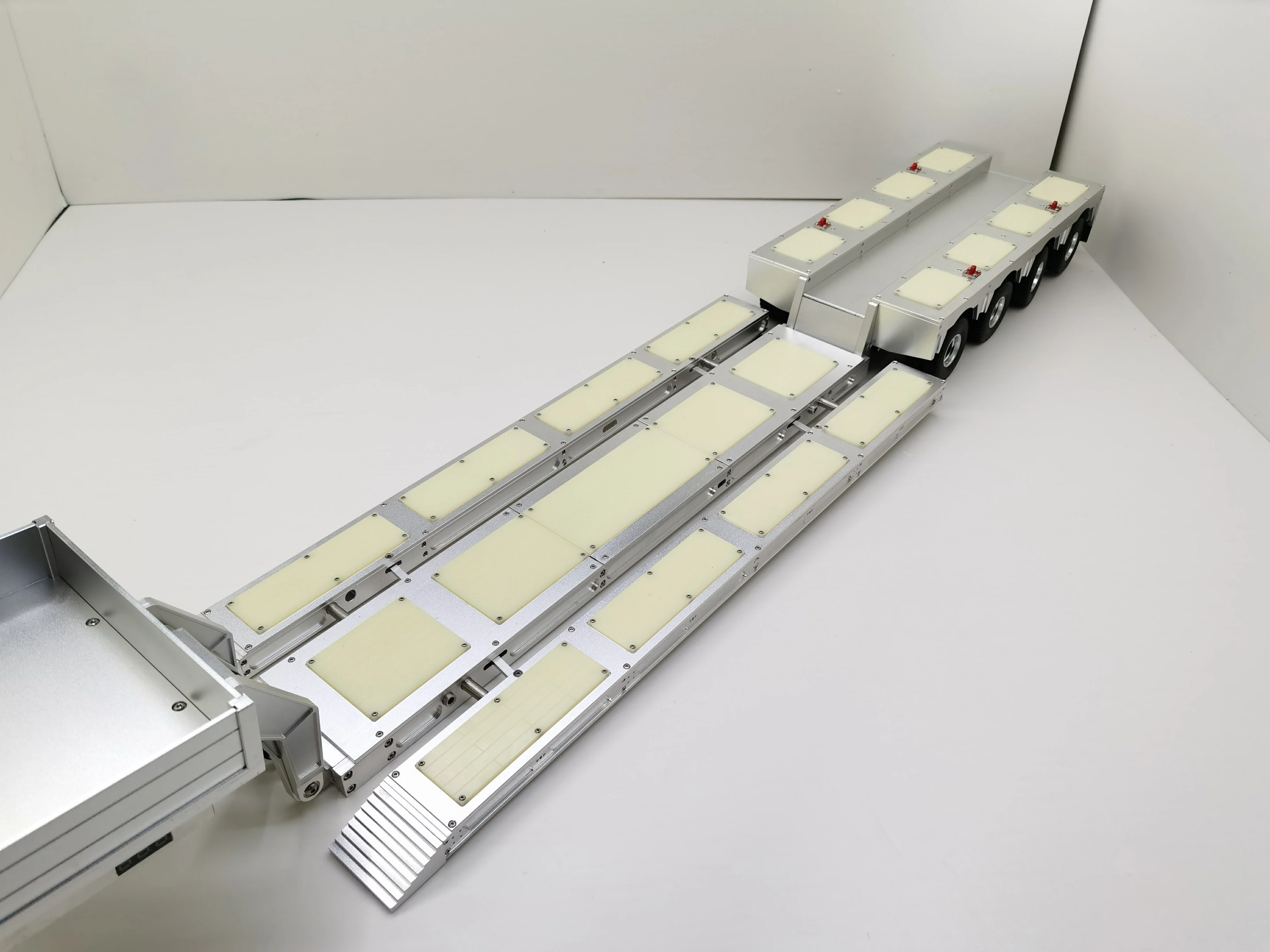 Полностью металлический ЧПУ Алюминиевый сплав 4 осевой прицеп светильник вой