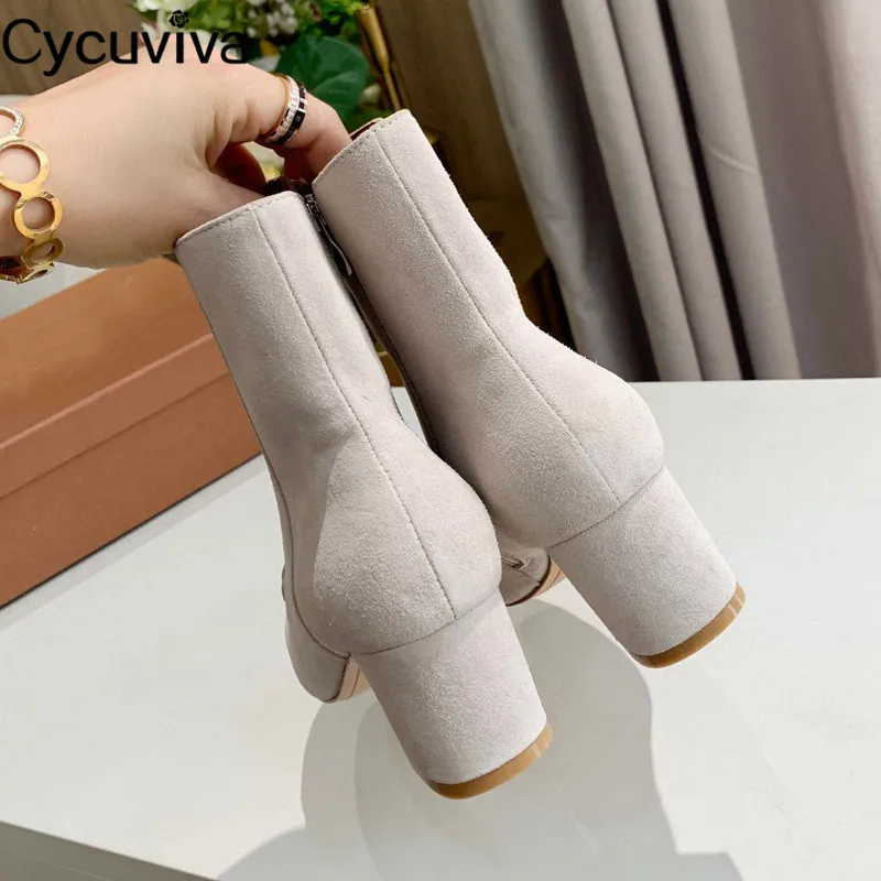 Женские замшевые ботинки челси Бежевые на массивном каблуке с металлическим