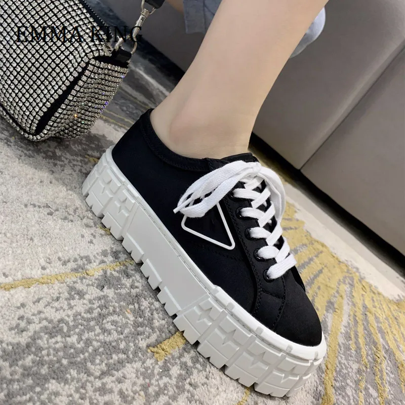 

News Fashion Platform Women Sneakers Women Causual Shoes Runway Luxury Designer Women Outdoor Footwear Flats Female Shoes 2020