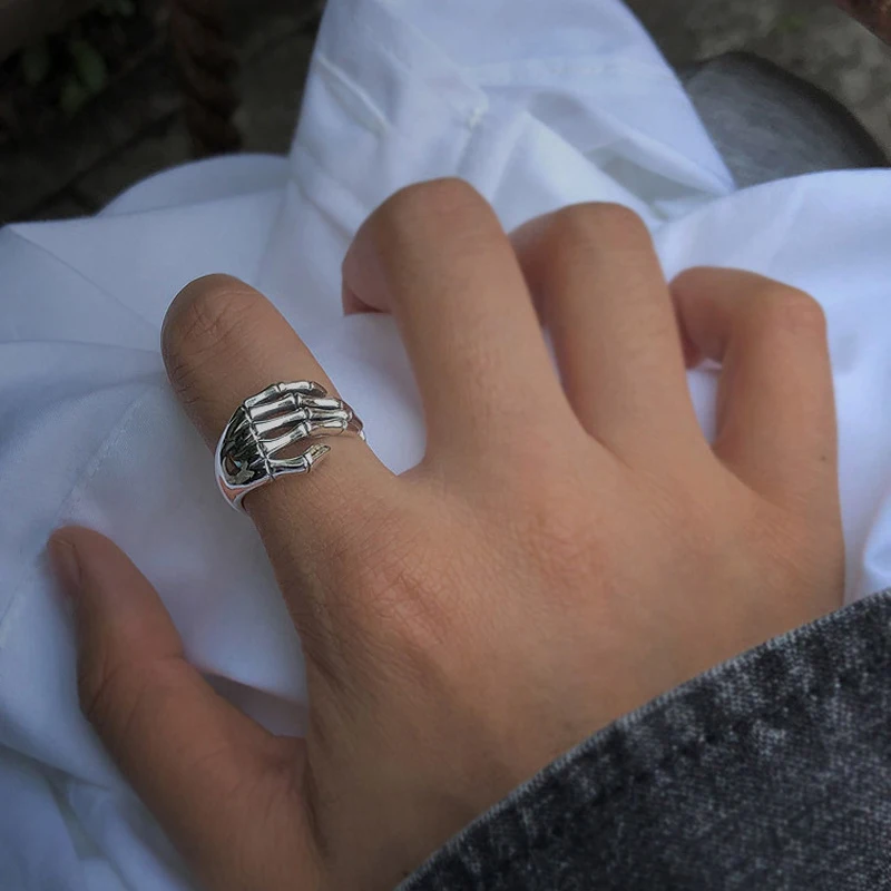 

Vintage Skeleton Skull Palm Shape Ring for Women Men's Hip Hop Metal Rock Rap Party Club Ring Male Biker Finger Accessories Gift