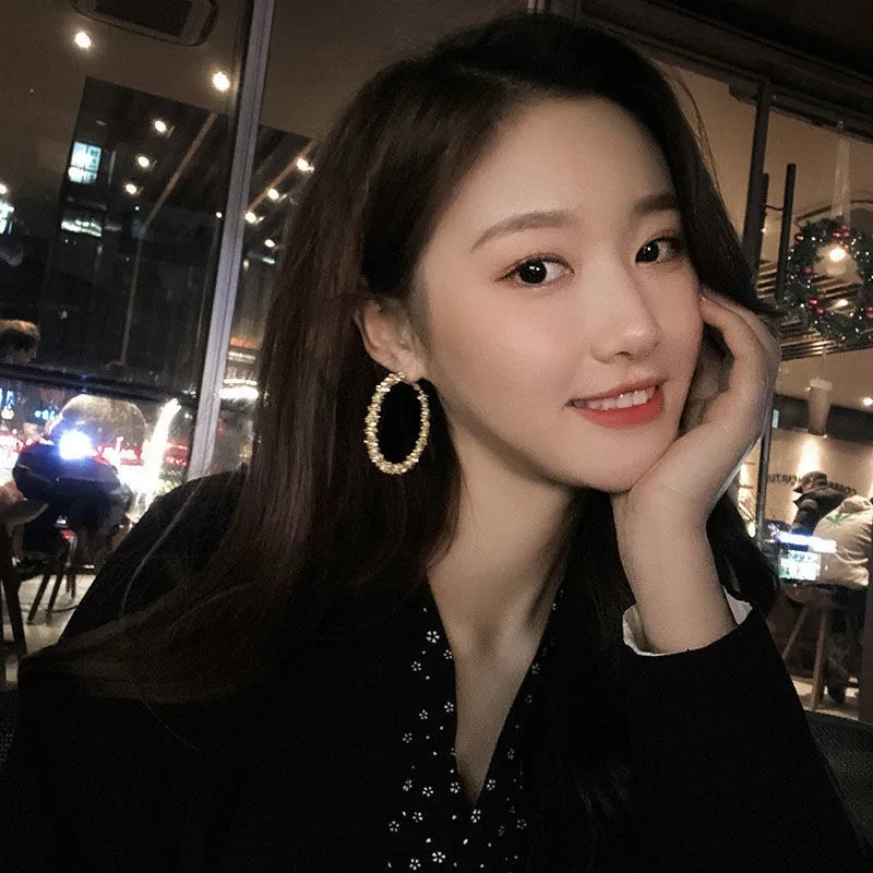 

Rhinestone Circle Earrings Personality Exaggerated Earrings Temperament Women European and American Style Earrings
