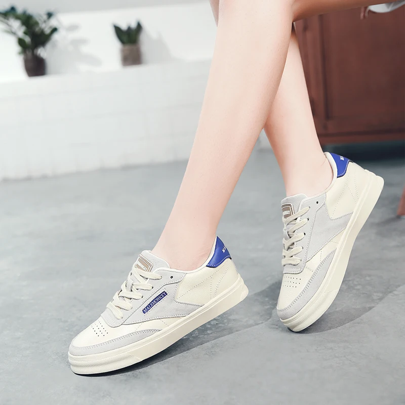 Женские кроссовки на шнуровке Белые Повседневные из сплит-кожи плоской подошве