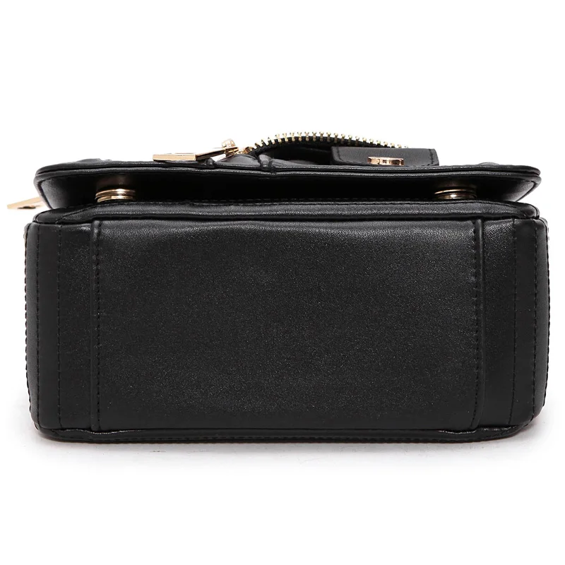 Женская кожаная сумка-мессенджер с цепочкой и заклепками в стиле панк | Багаж