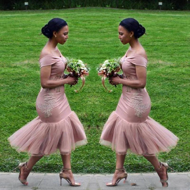 Платье подружки невесты пыльно-розовое с открытыми плечами короткое подружка