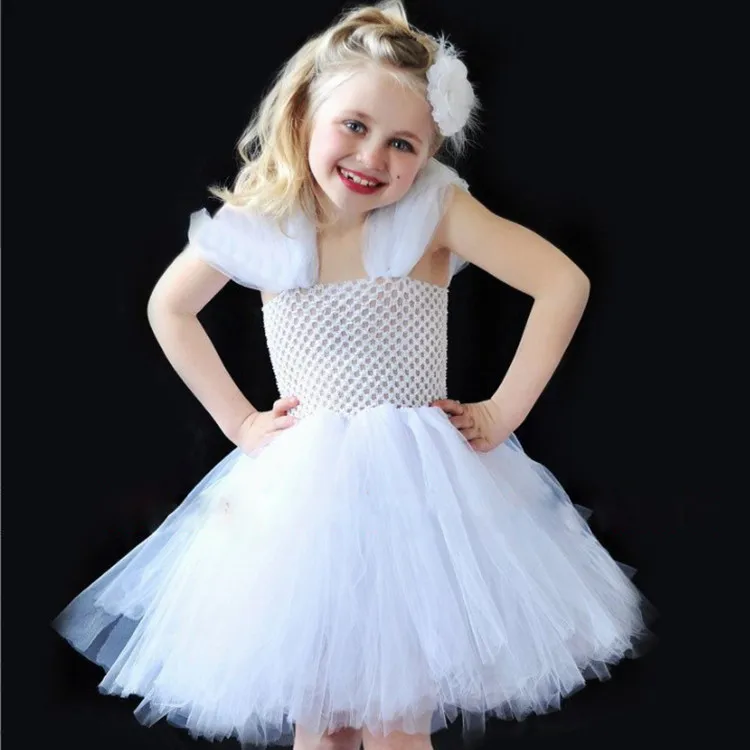 Платье-пачка детское белое вязаное крючком с цветочной повязкой на голову |