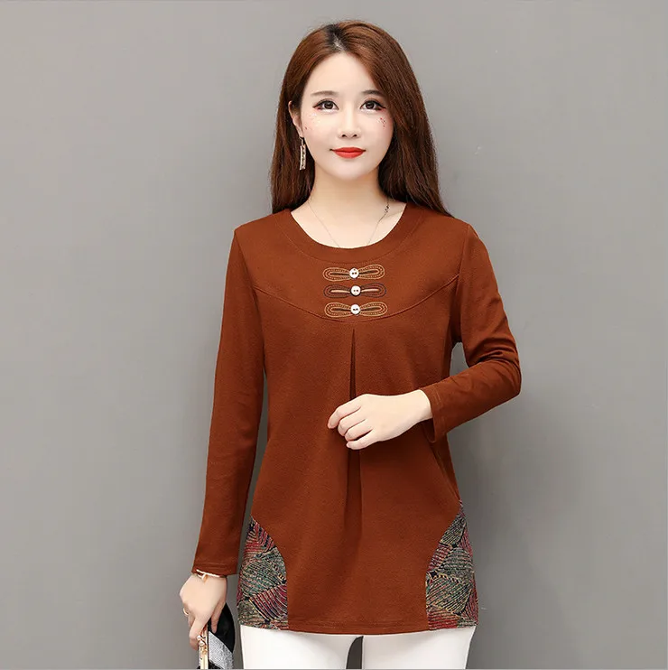 caramel color Футболки с длинным рукавом Женские топы пуловеры с принтом и круглым вырезом нижняя рубашка Весна Осень Новые Большие размеры Материнские рубашки среднего возраста - Цвет: caramel color
