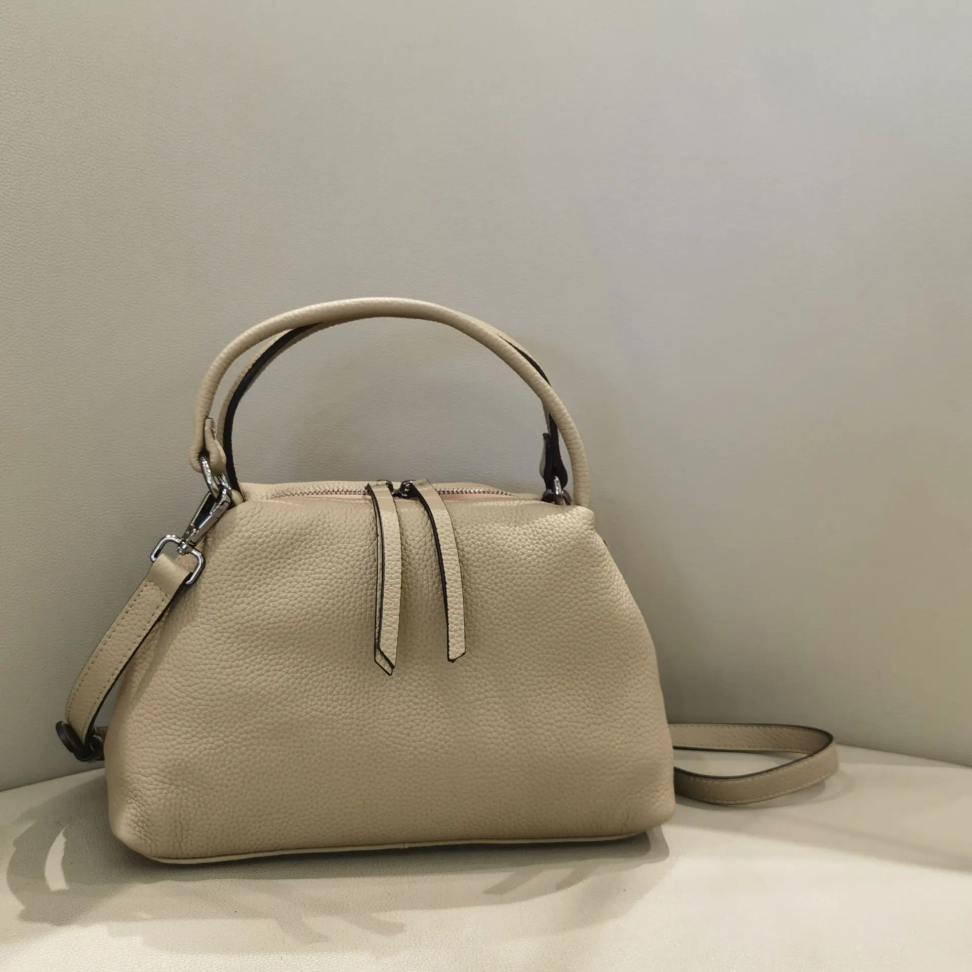 

2021 new first layer cowhide dumpling bag portable single shoulder messenger leather handbag Korean fashion casual capacity