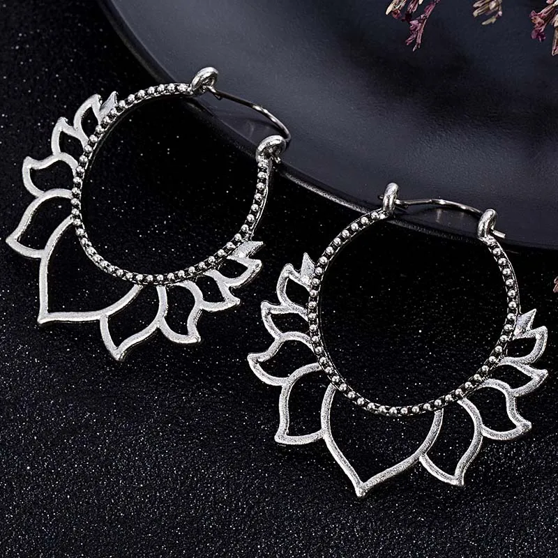 Silver Индийские племенные латунные серьги, висячие серьги-капельки, украшенные цветами вихревые «цыганские» серьги для женщин, богемные Винтажные серьги EAR00C07B - Окраска металла: Silver