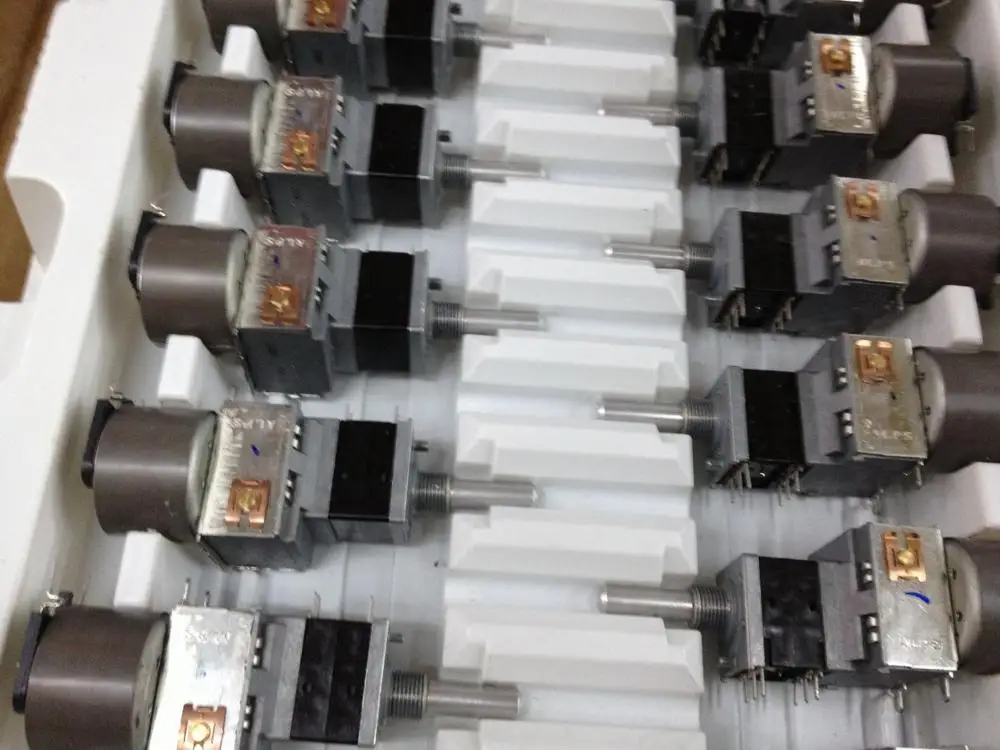 1 шт. ALPS RK16312MCL1TA двойной с лампой дистанционным потенциометром двигателя B100K 6