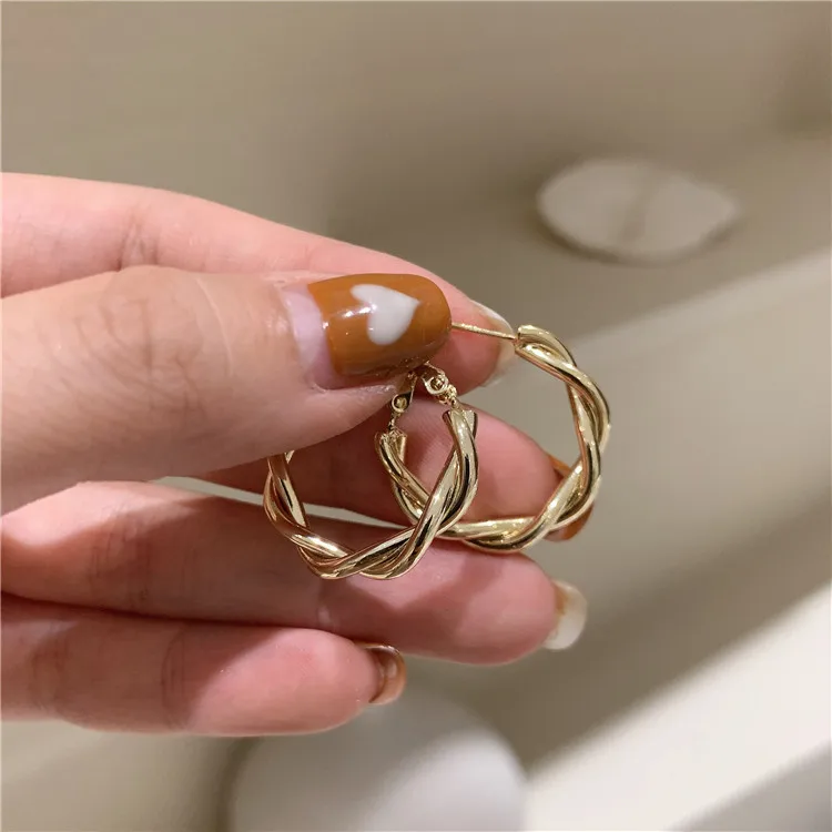 

Simple Twist Wreath S925 Silver Needle Pendant Earrings for Women Korean Fashion Jewelry Exquisite Party Geometric Girl Earrings