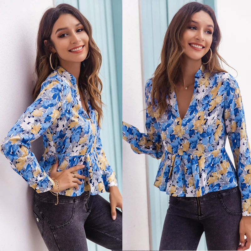 

Женская футболка с V-образным вырезом, с оборками