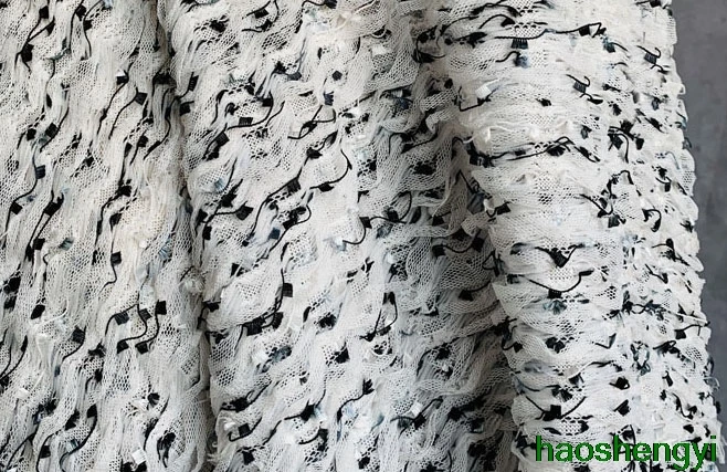 Черно-бело-синяя плиссированная пряжа в горошек с кисточками декоративная