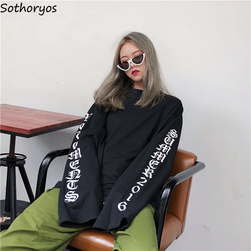 Женская осенняя футболка с круглым вырезом и буквенным принтом свободная