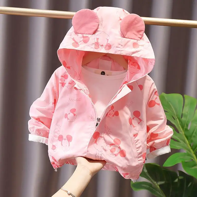 Детская куртка с капюшоном и мультяшным принтом весна осень 2021 топы для