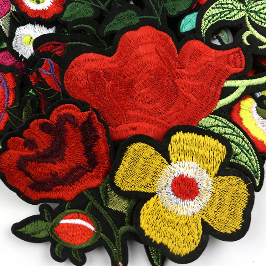 Розовые маленькие нашивки цветок вышитые металлическая аппликация для одежды