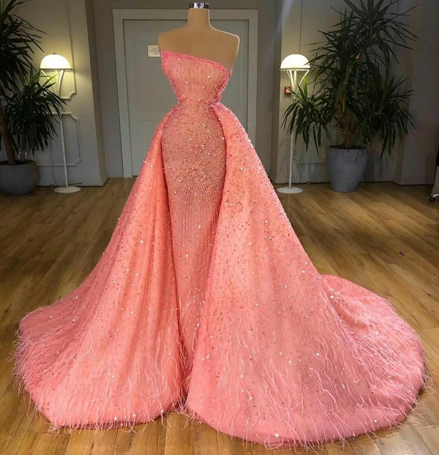 Shiny Pink Prom Dresses with Detachable Train Strapless Feather Sequins Beaded Mermaid Evening Gowns Plus Size Vestidos