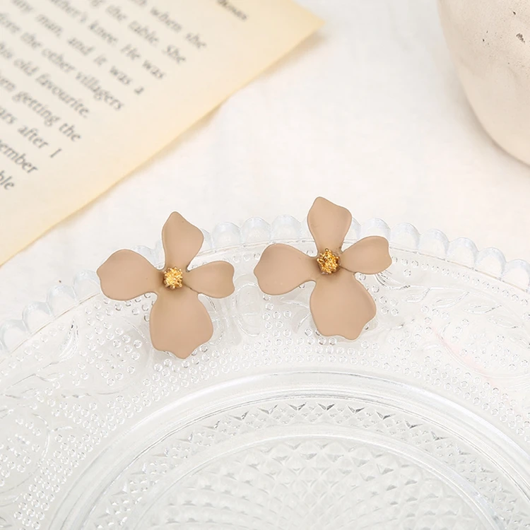 2019 новые корейские сережки с зеленым цветком желтые серьги гвоздики для женщин