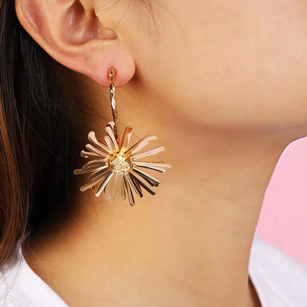 Vintage Women Earrings Daisy Flower Rhinestone Inlaid Pendant Stud Jewelry Gift New Woman's accesories | Украшения и
